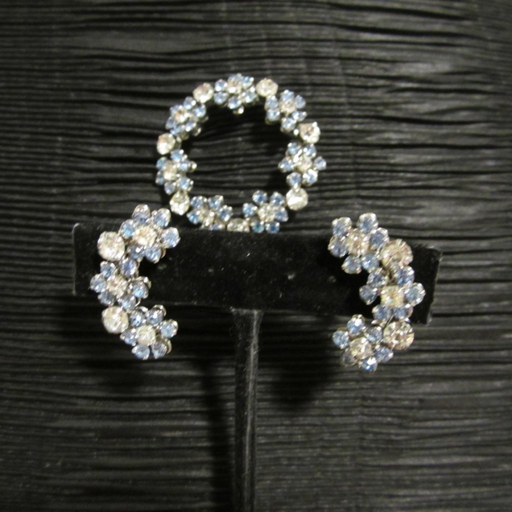 Vintage Lt Blue And Rhinestone Brooch Earrings 65$